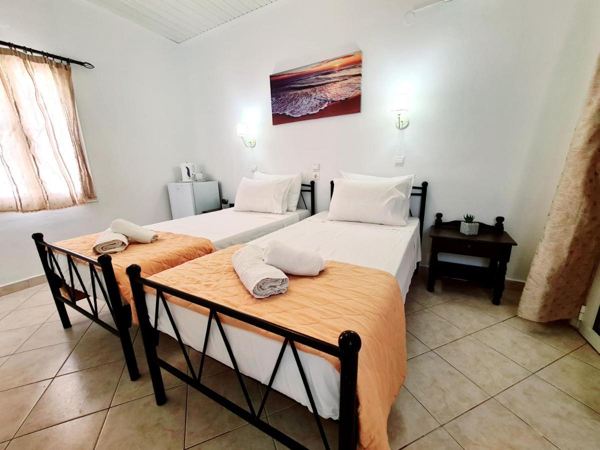 Avra Rooms Karpathos Bagian luar foto