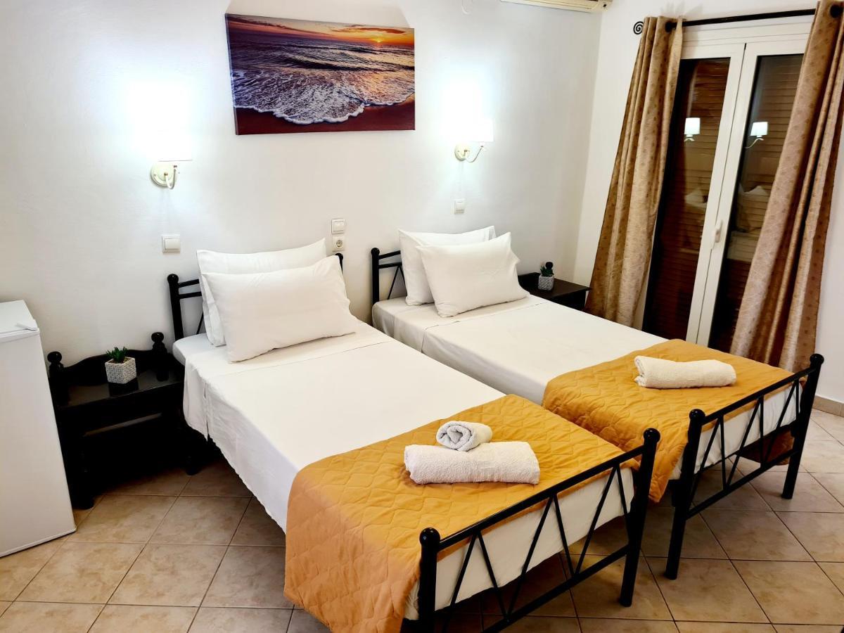 Avra Rooms Karpathos Bagian luar foto