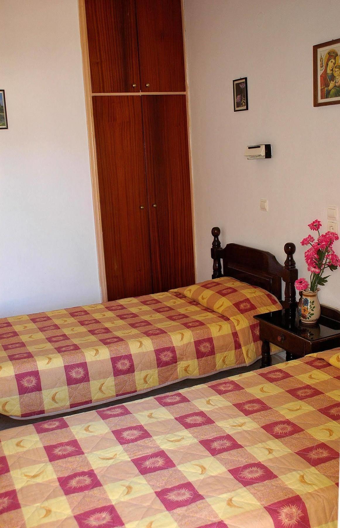 Avra Rooms Karpathos Bagian luar foto